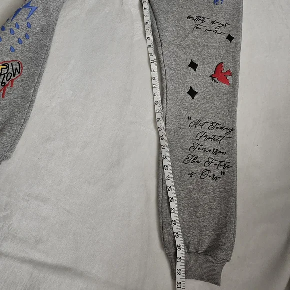 First Row Streetwear Flying Heart Graphic Gray Sweatpant Joggers - Picture 6 of 16